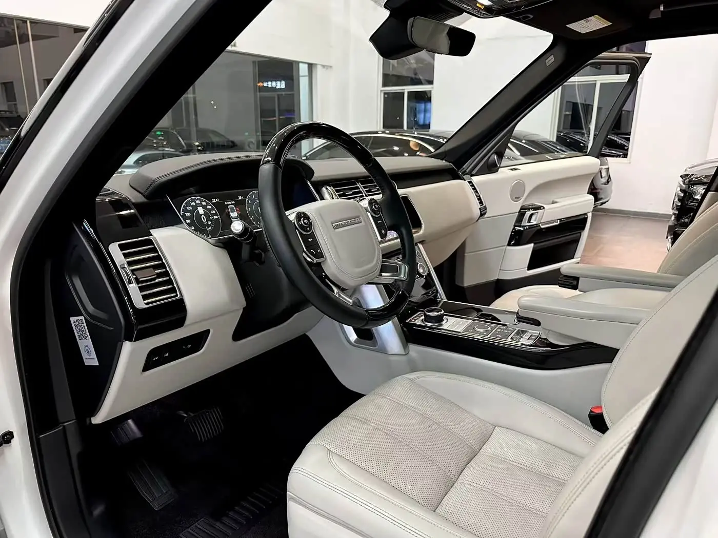 Land Rover Range Rover 2018 — ფოტო 6/9