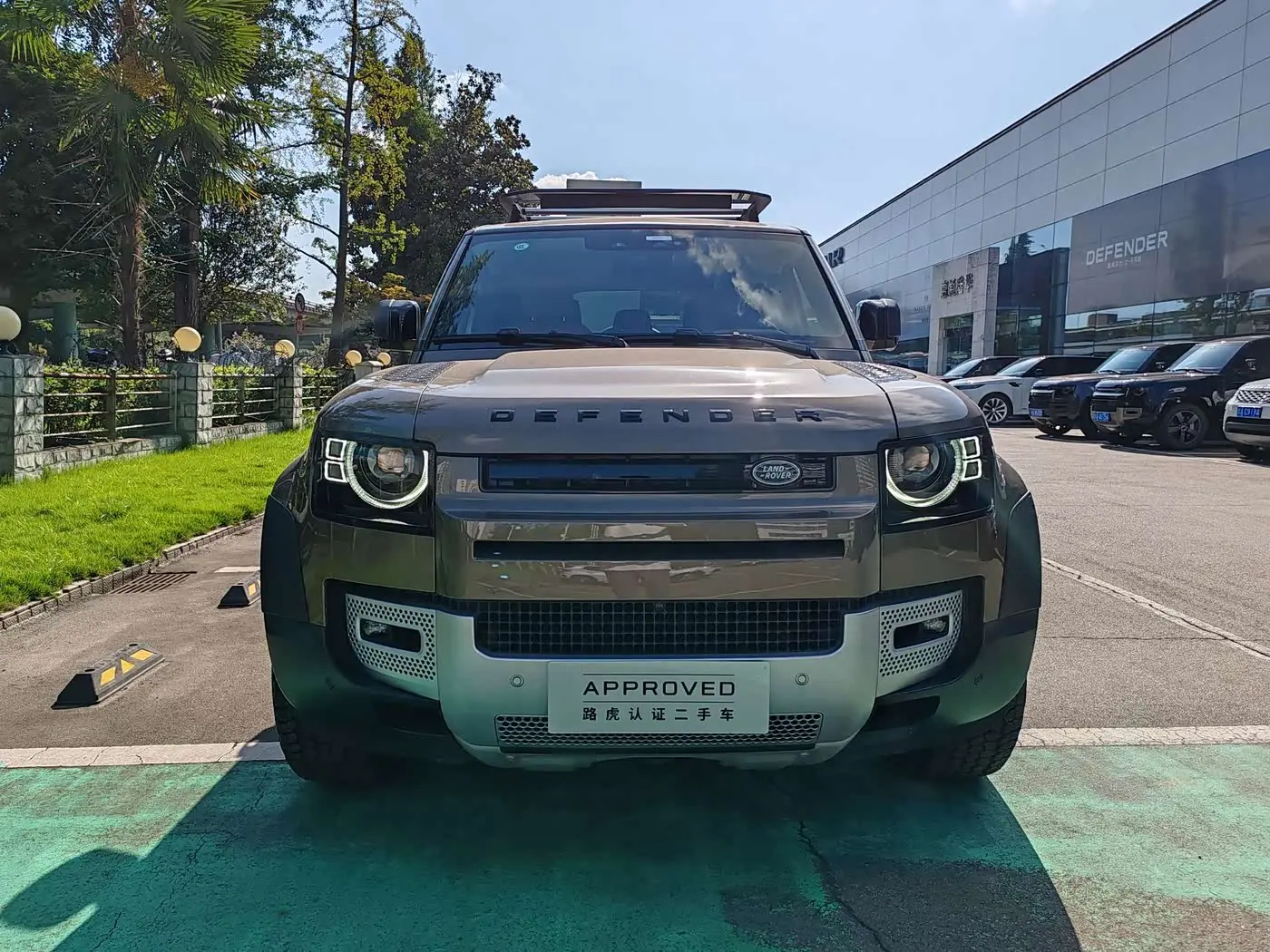Land Rover Defender 2024 — Photo 2/15