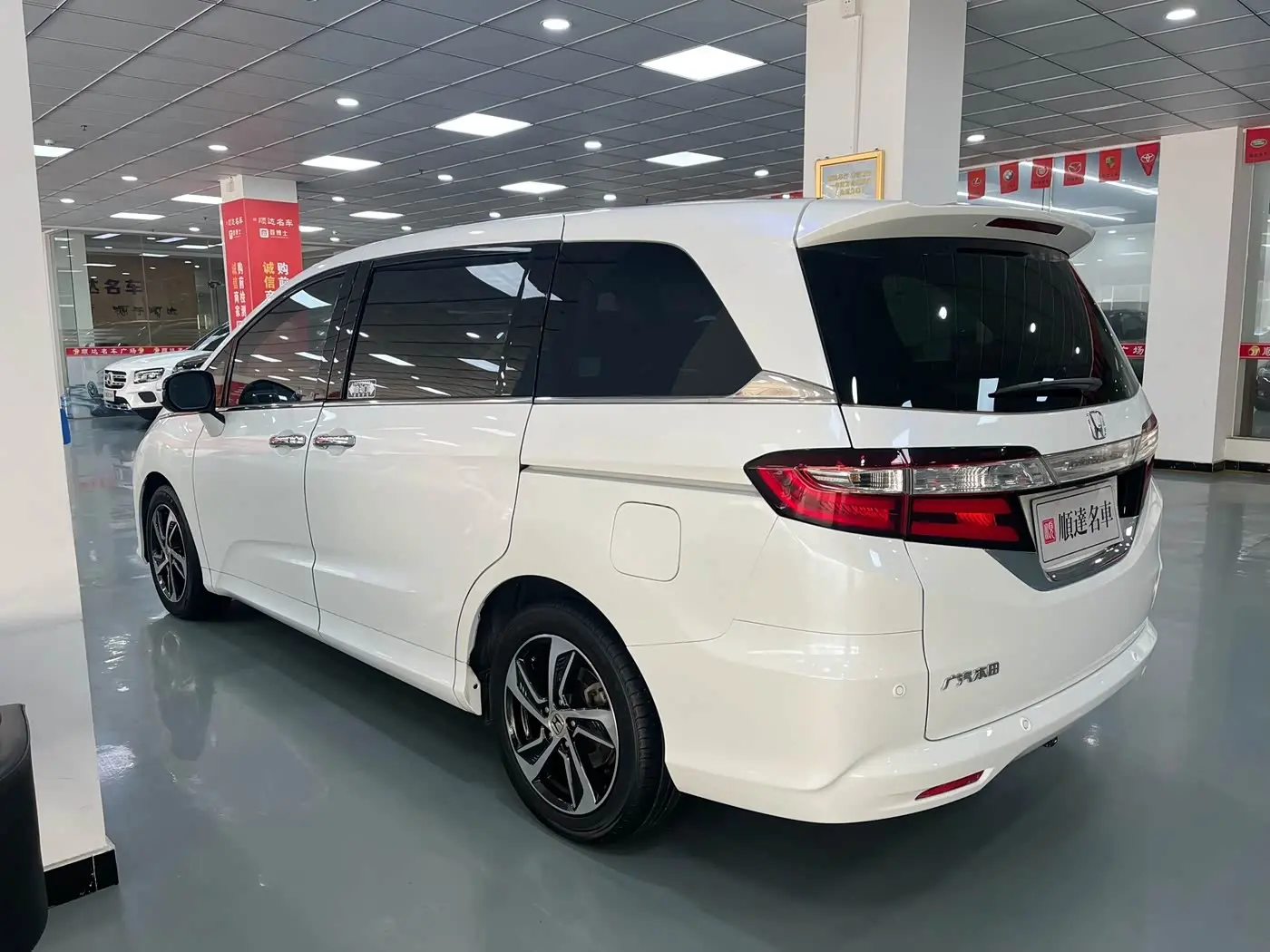 Honda Odyssey 2017 — Şəkil 4/18