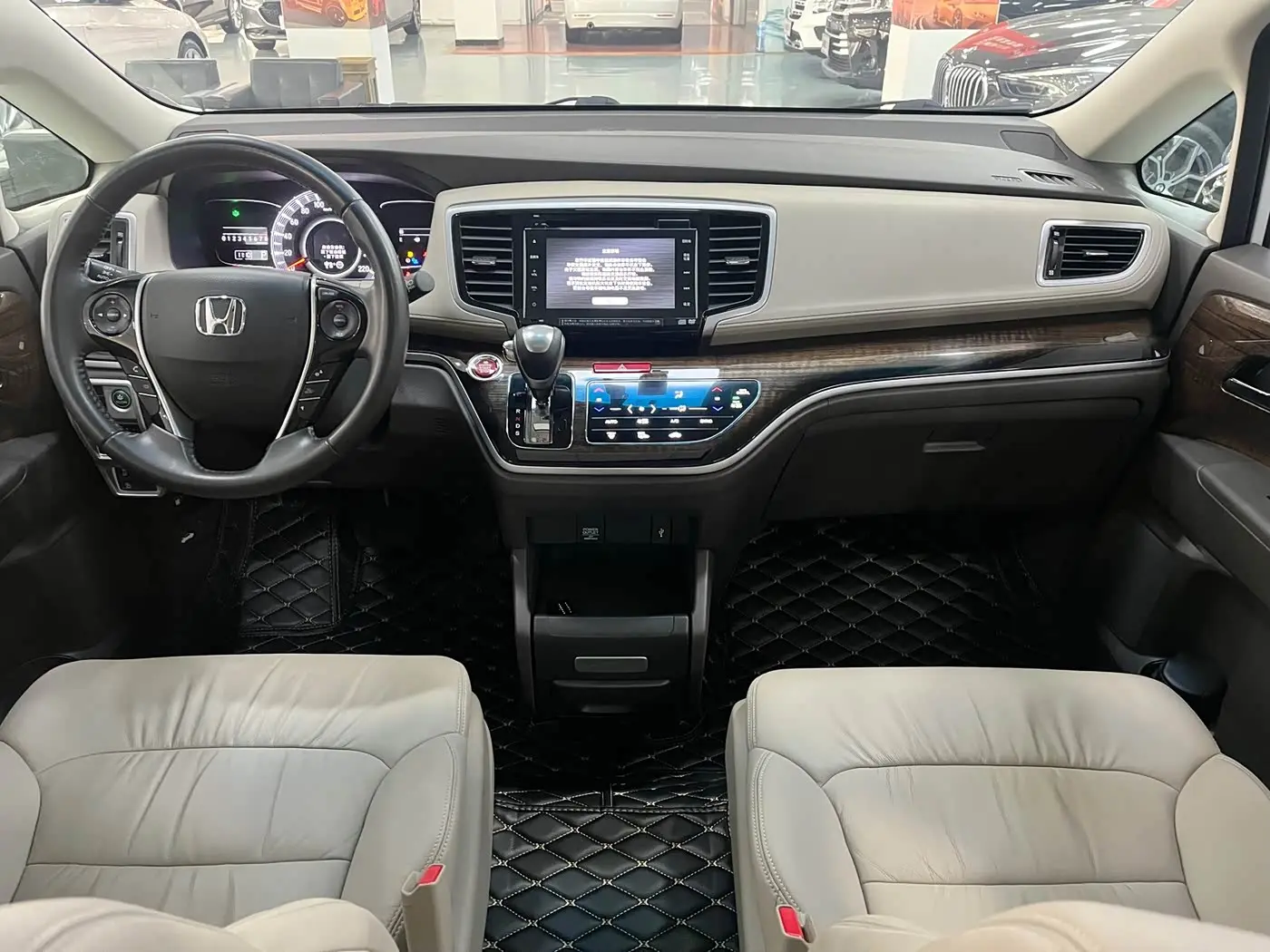 Honda Odyssey 2017 — Şəkil 14/18