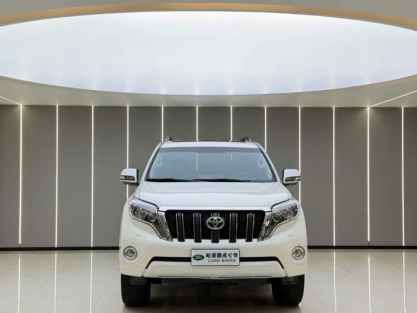 Toyota Prado 2017 — Photo 3/9