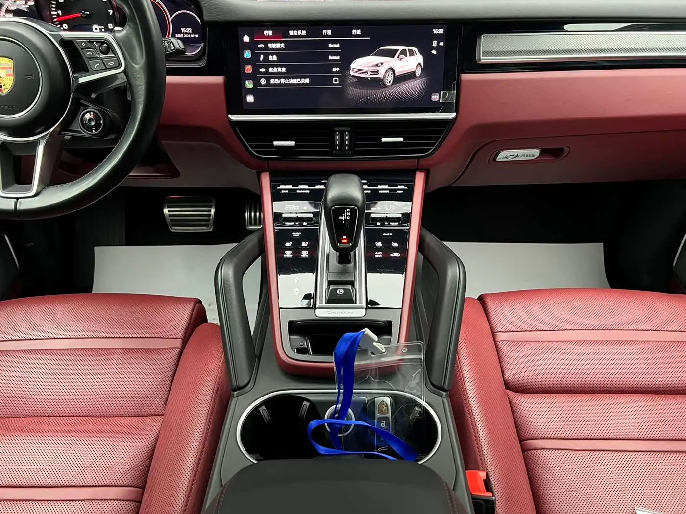 Porsche Cayenne 2022 — ფოტო 11/14