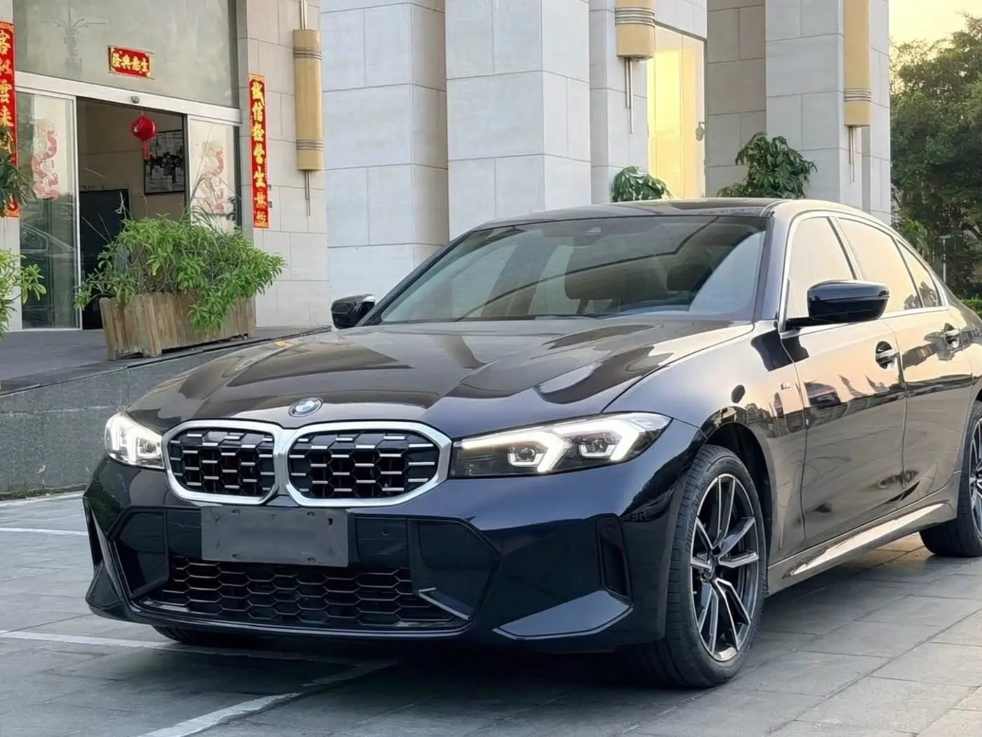 BMW 3 Series 2024 — Photo 1/9