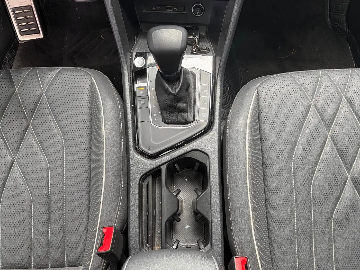 Volkswagen Tiguan L 2022 — Photo 10/20