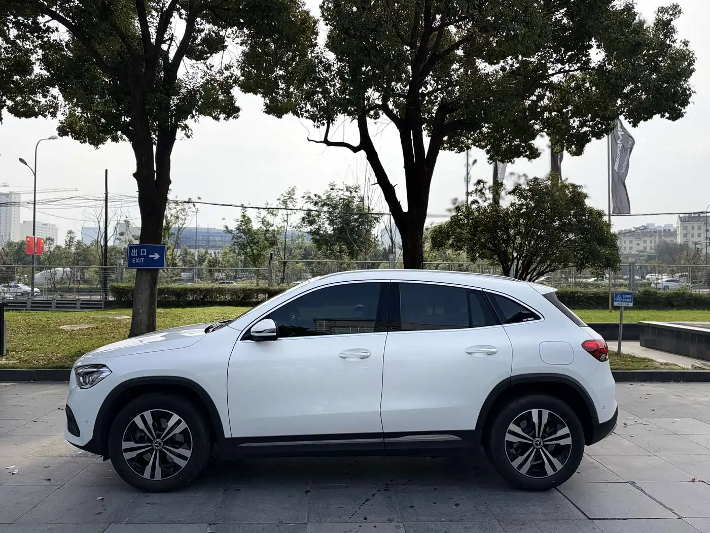 Mercedes-Benz GLA 2023 — Фото 4/15