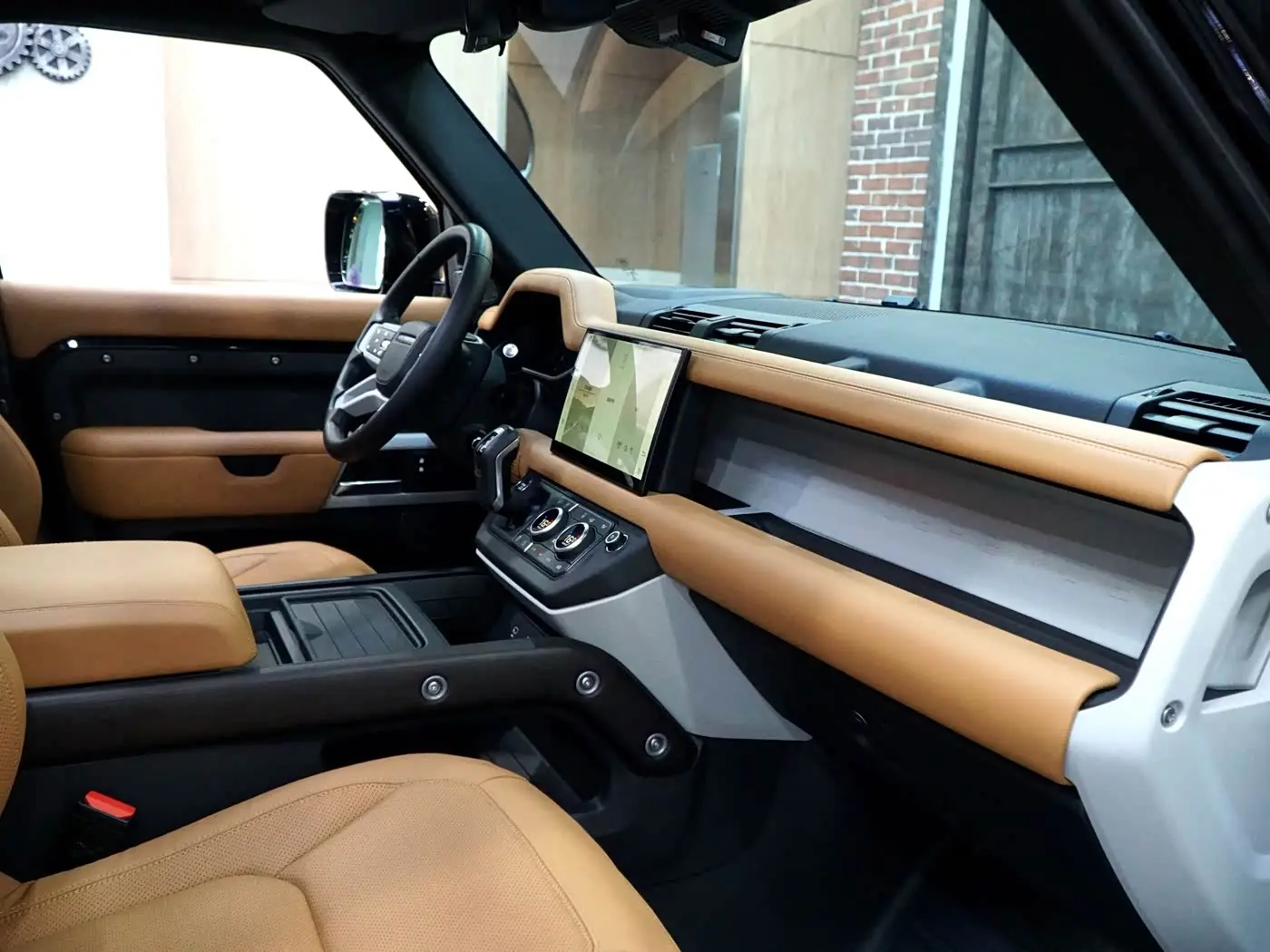 Land Rover Defender 2023 — Фото 8/20