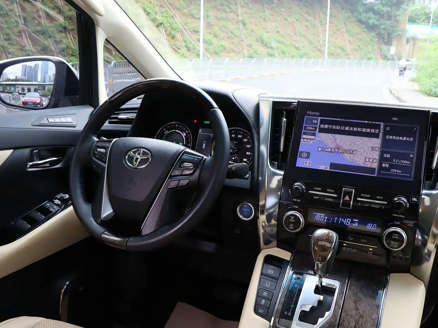 Toyota Vellfire 2022 — Photo 16/19
