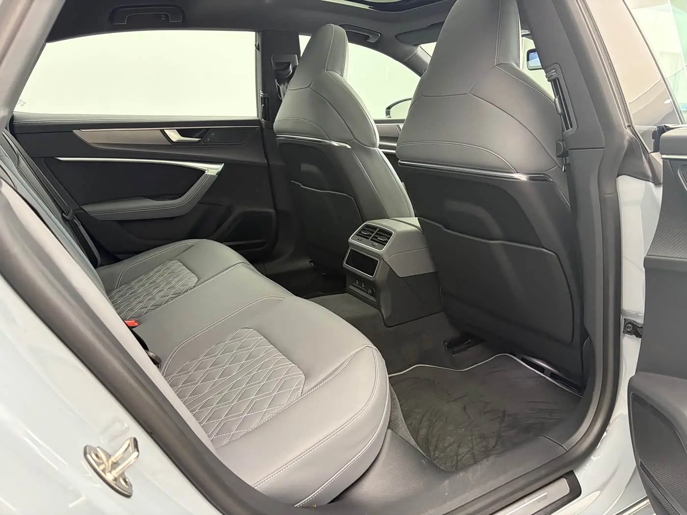 Audi A7L 2025 — Şəkil 11/15