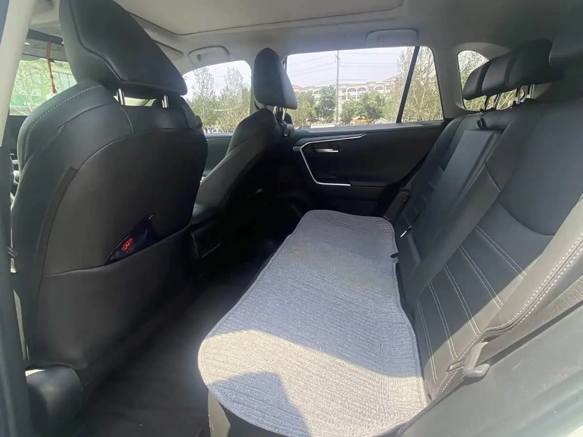 Toyota Wildlander 2023 — Photo 6/9