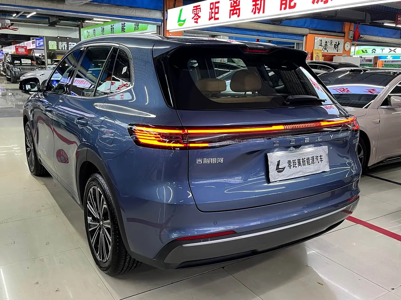 Geely Galaxy Galaxy Starship 7 EM-i 2024 — Фото 4/8