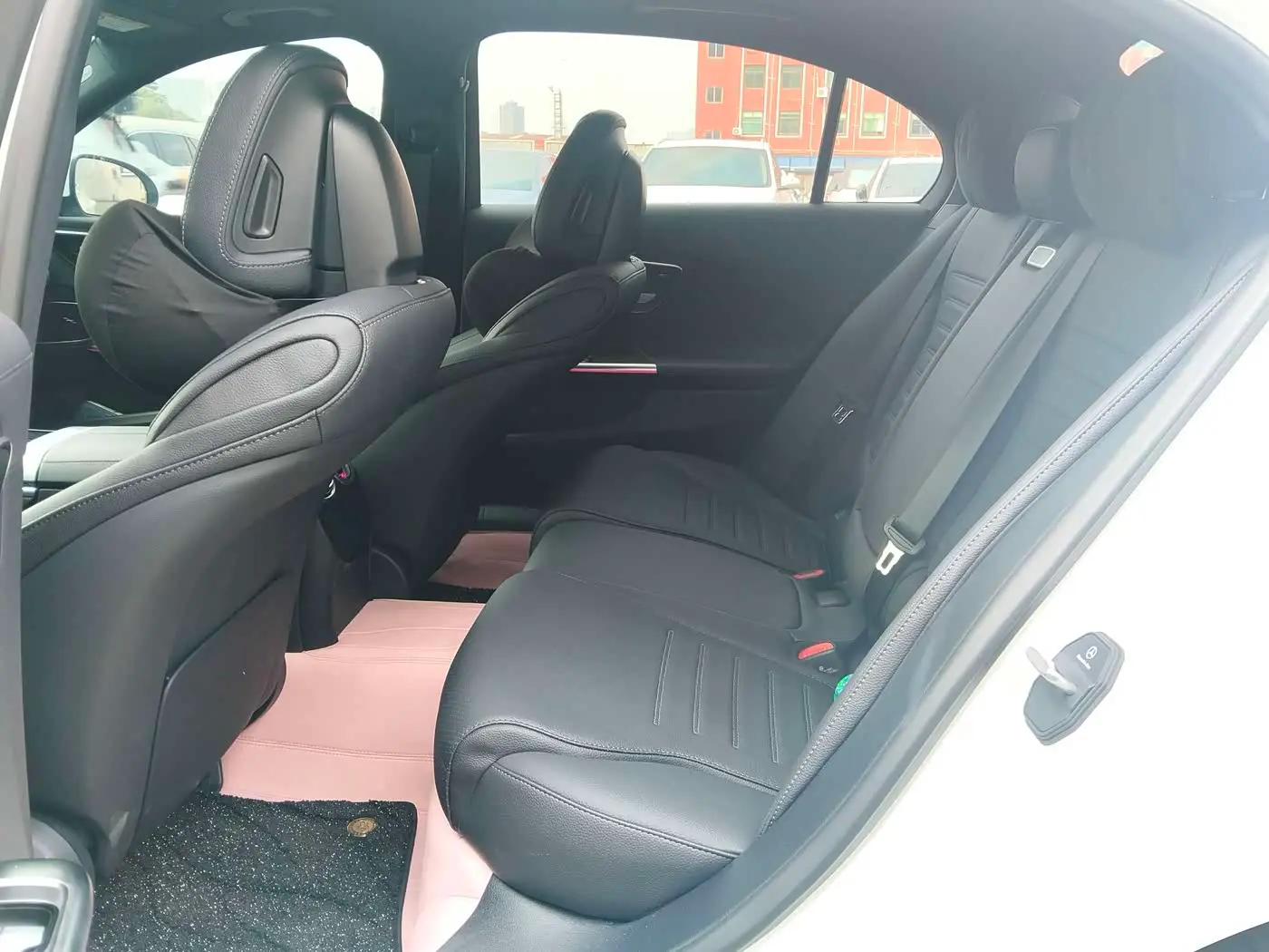 Mercedes-Benz C-Class 2025 — Фото 10/15