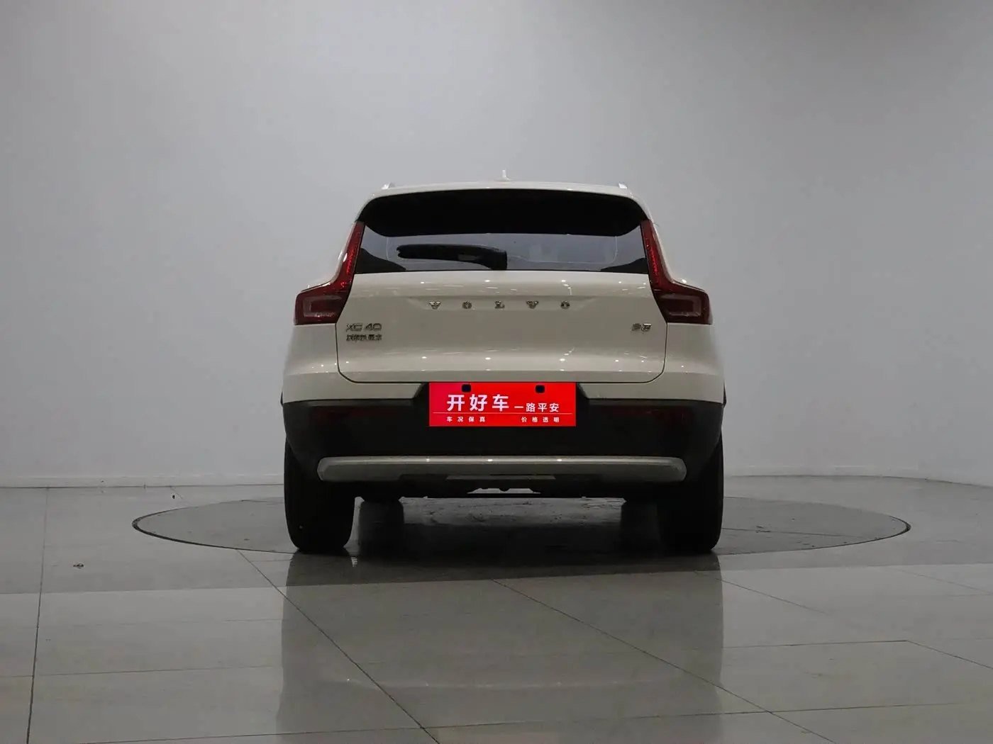 Volvo XC40 2023 — Фото 4/20