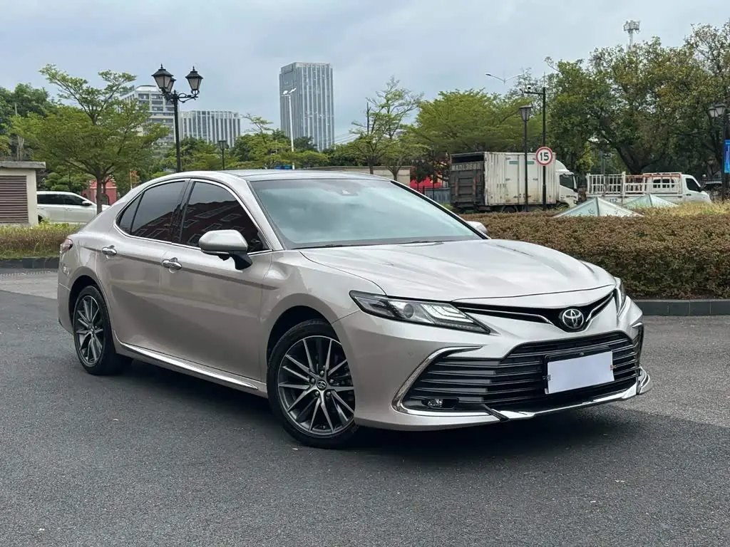 Toyota Camry 2023 — Фото 3/20