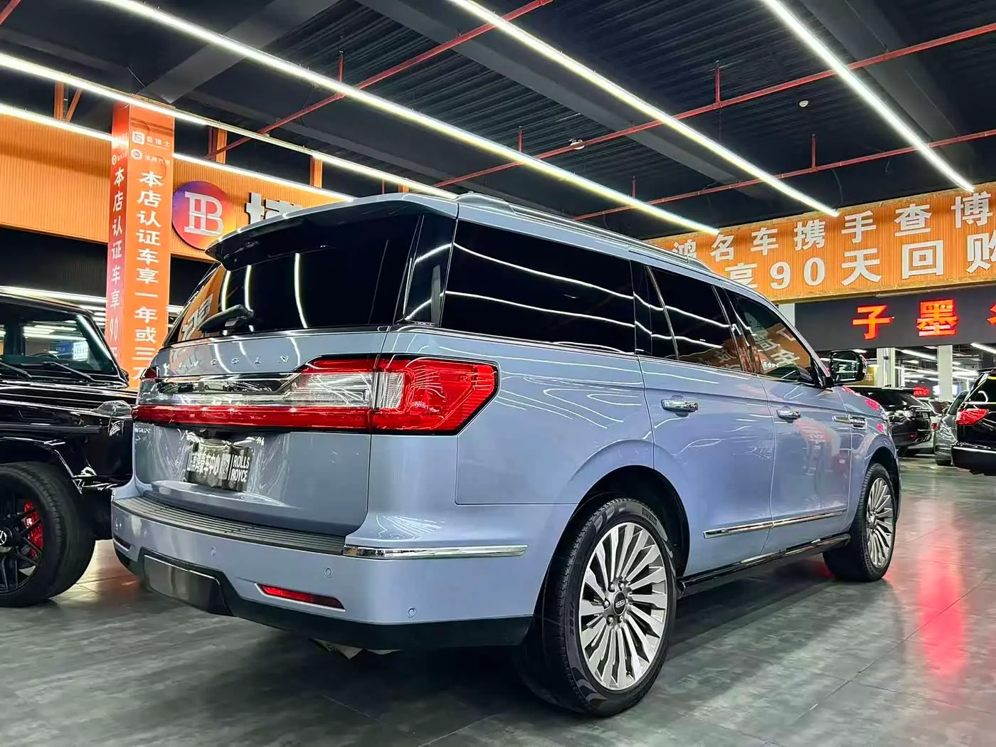 Lincoln Navigator 2018 — Şəkil 17/19