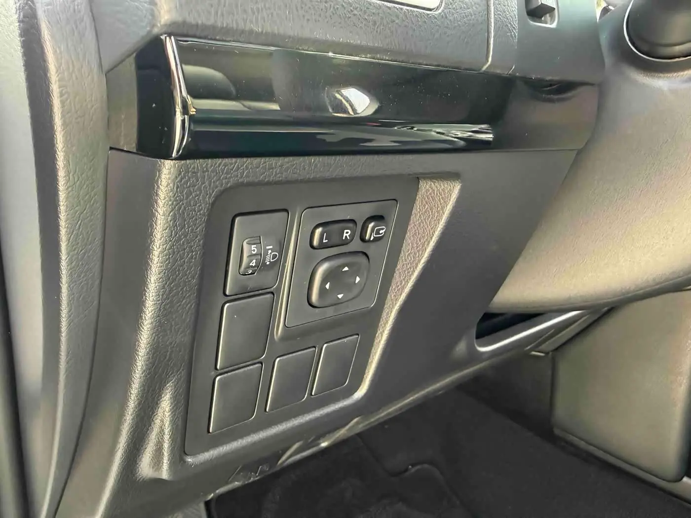 Toyota Prado 2017 — Photo 5/19