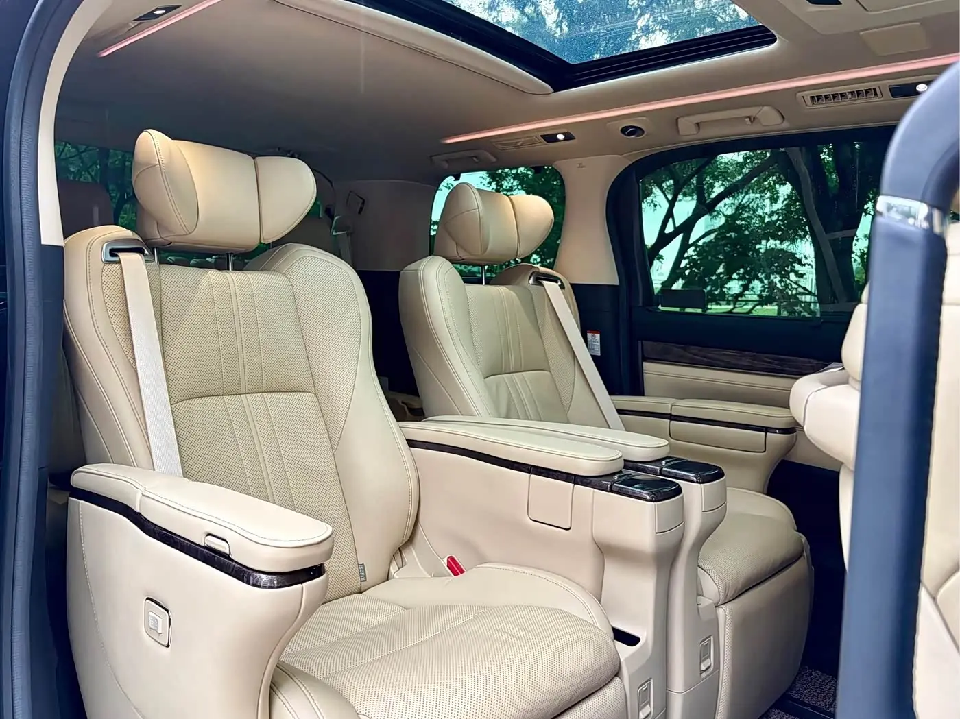Toyota Vellfire 2021 — Photo 14/20