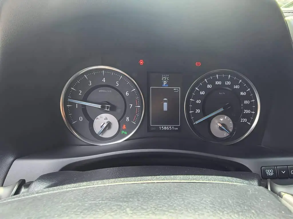 Toyota Alphard 2018 — Photo 9/20