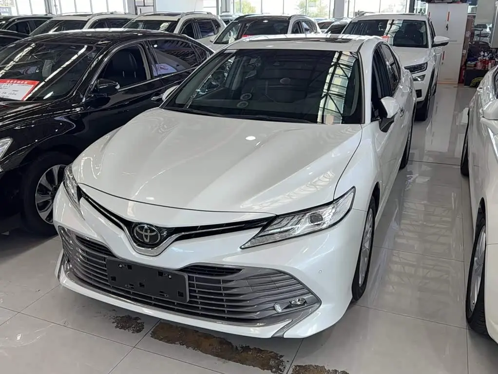 Toyota Camry 2020 — Фото 3/12