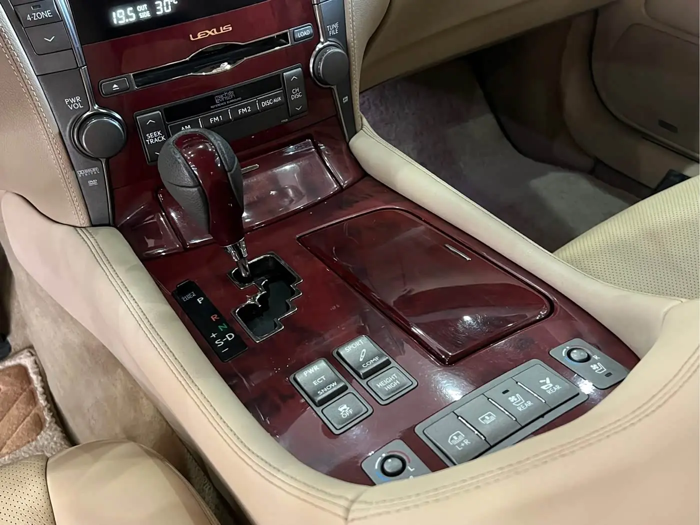Lexus LS 2008 — Photo 14/16