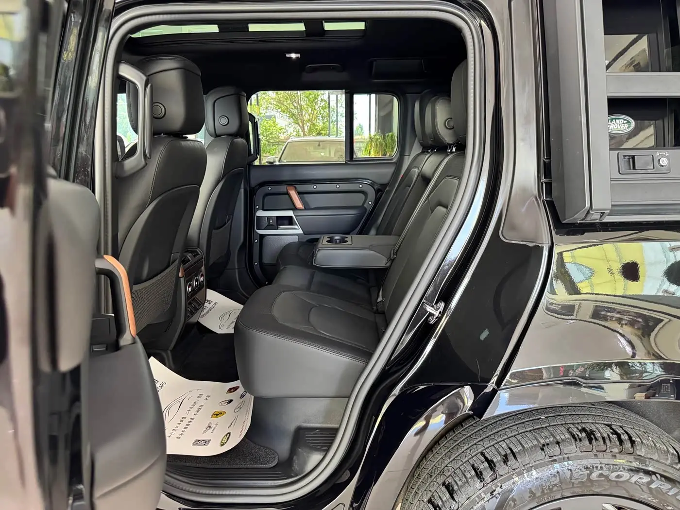 Land Rover Defender 2024 — Photo 12/20