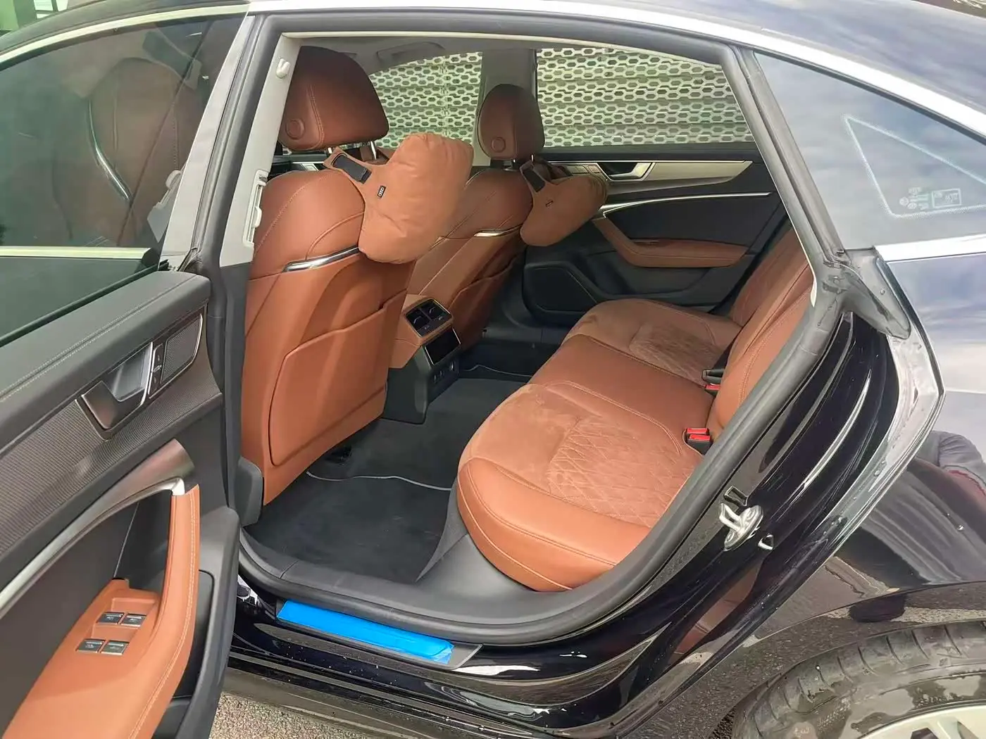 Audi A7L 2024 — Şəkil 7/10
