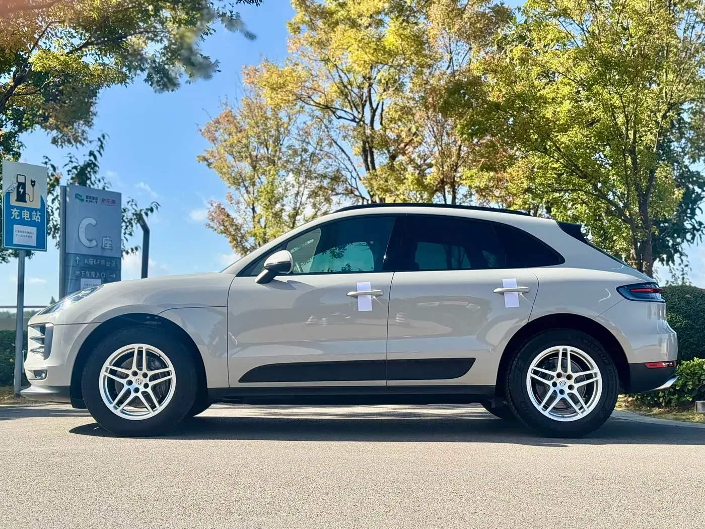 Porsche Macan 2020 — Фото 10/20