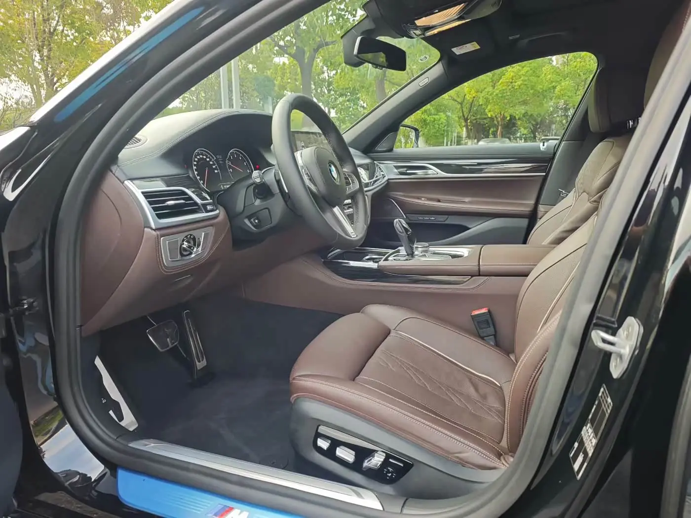 BMW 7 Series 2018 — Photo 6/20