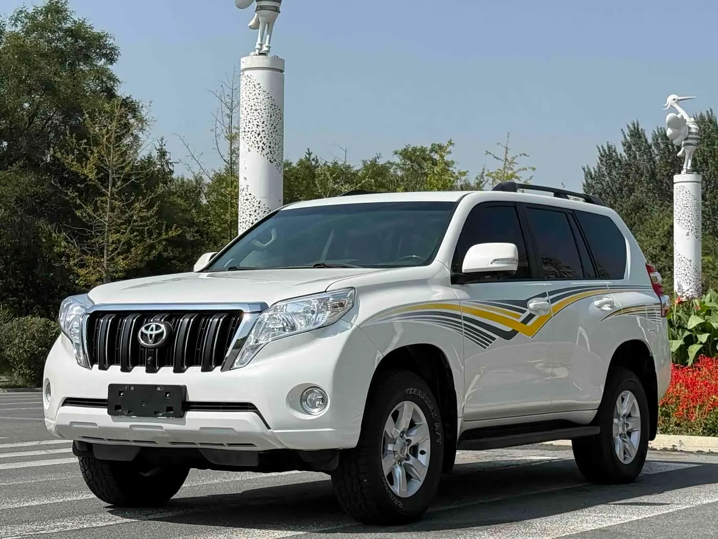 Toyota Prado 2017 — Photo 2/19