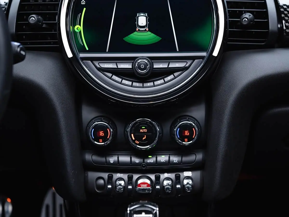 MINI MINI 2019 — Фото 15/20
