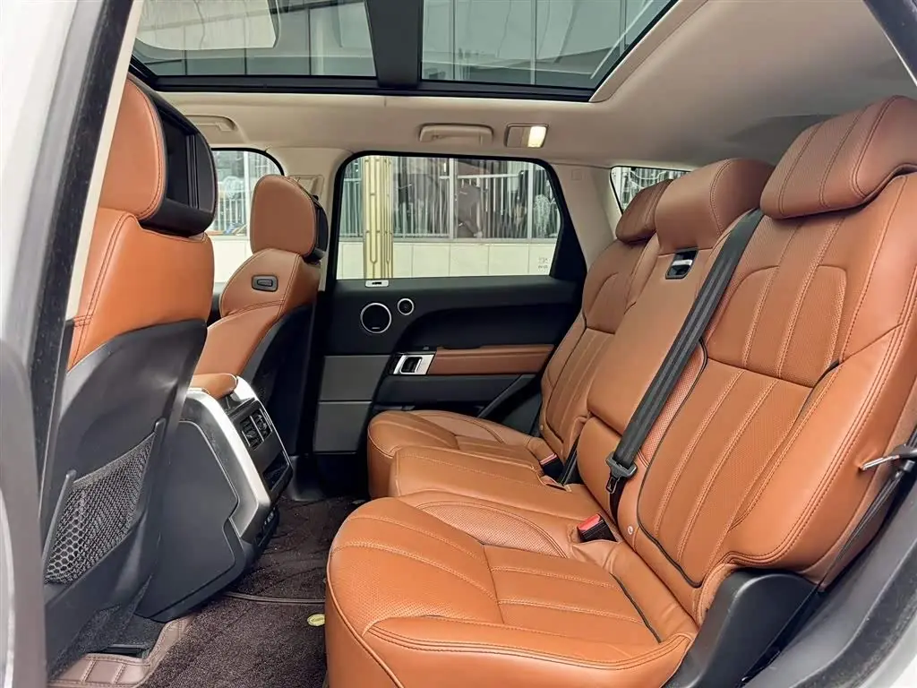 Land Rover Range Rover Sport 2018 — Фото 15/16