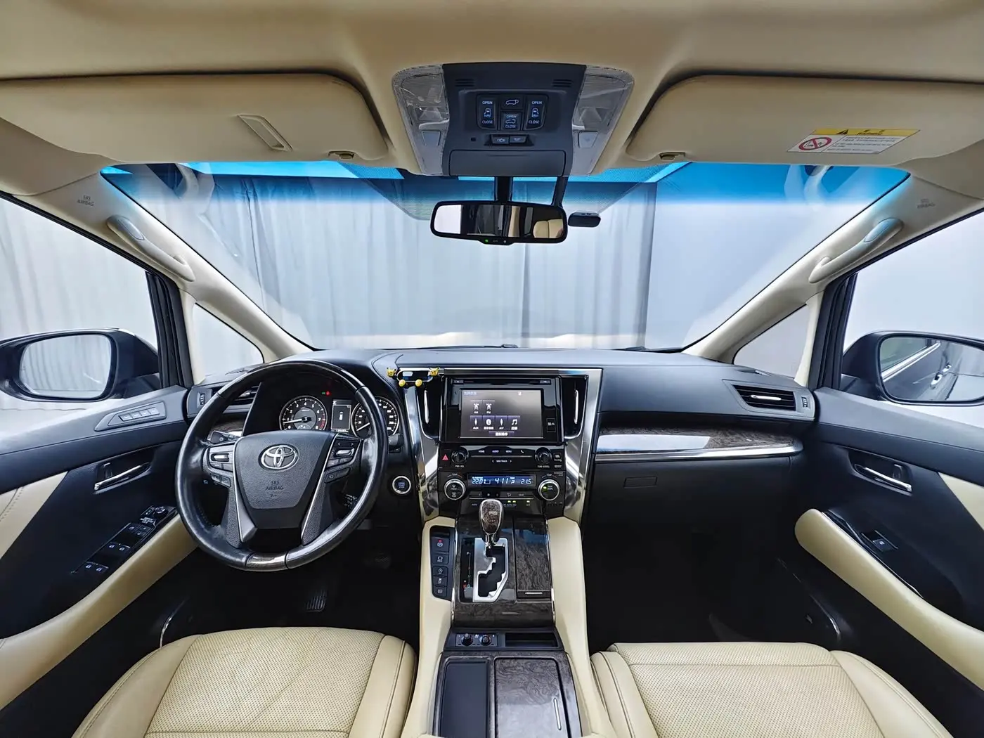 Toyota Alphard 2019 — Photo 14/20