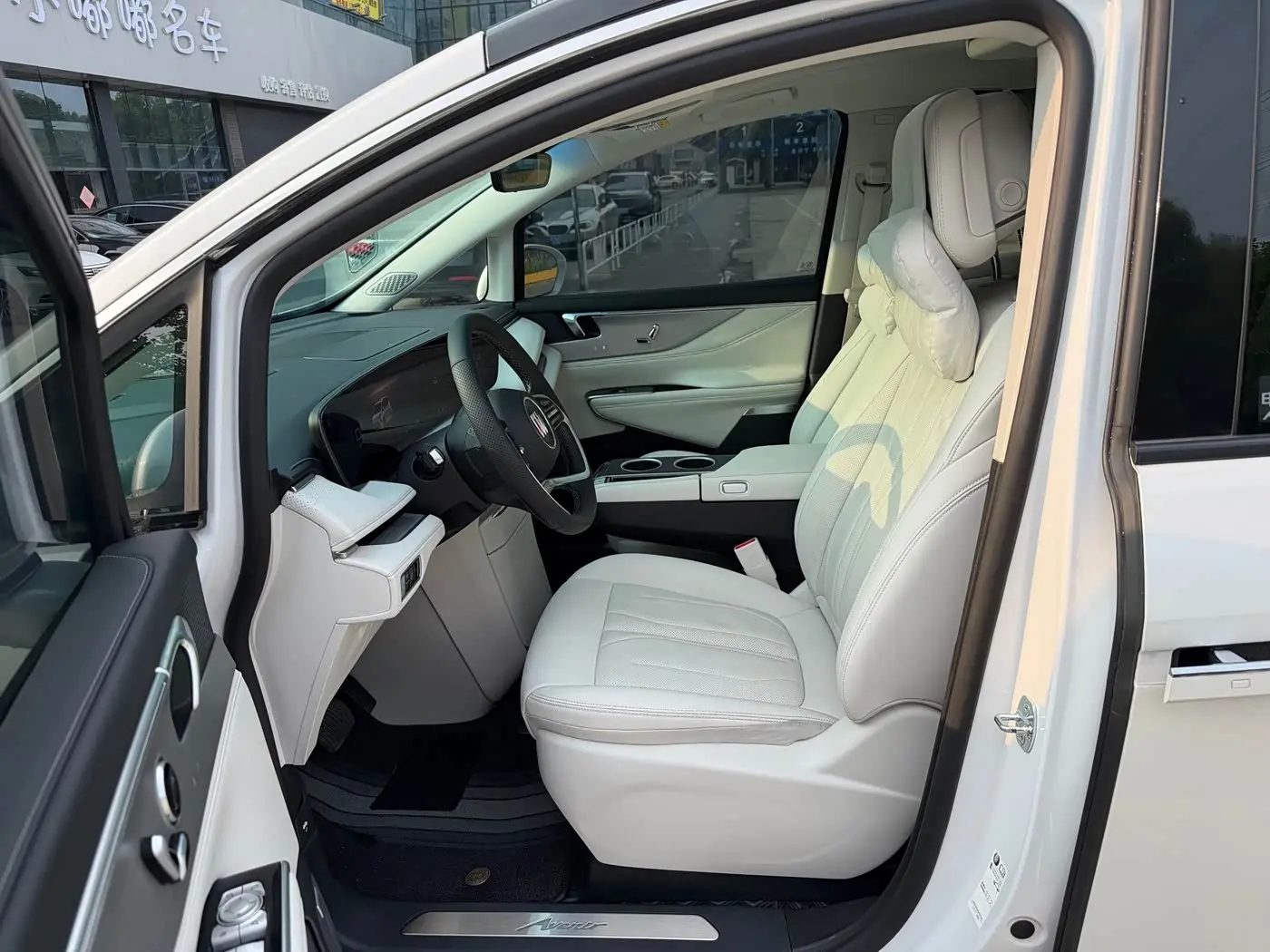Buick GL8 New Energy 2024 — Şəkil 10/20