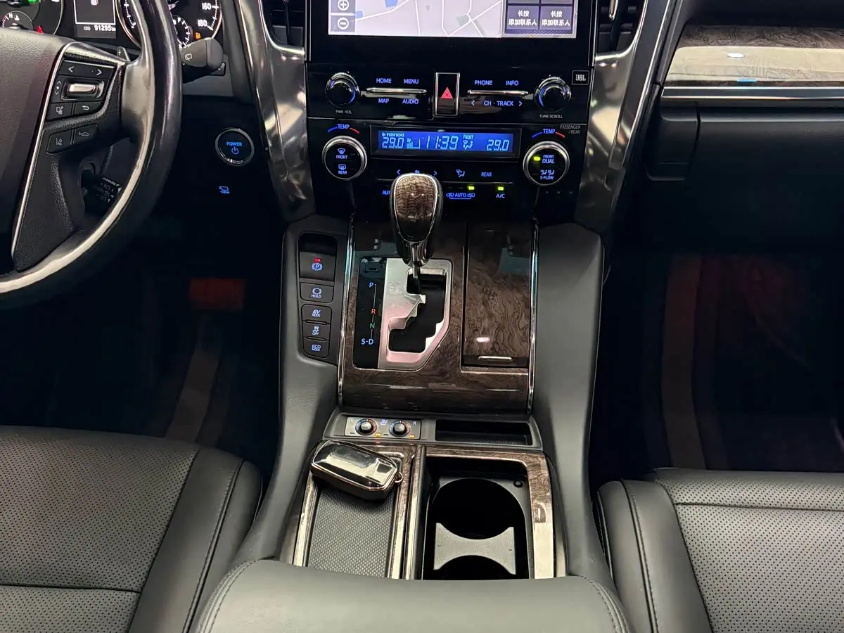 Toyota Alphard 2022 — Şəkil 16/20