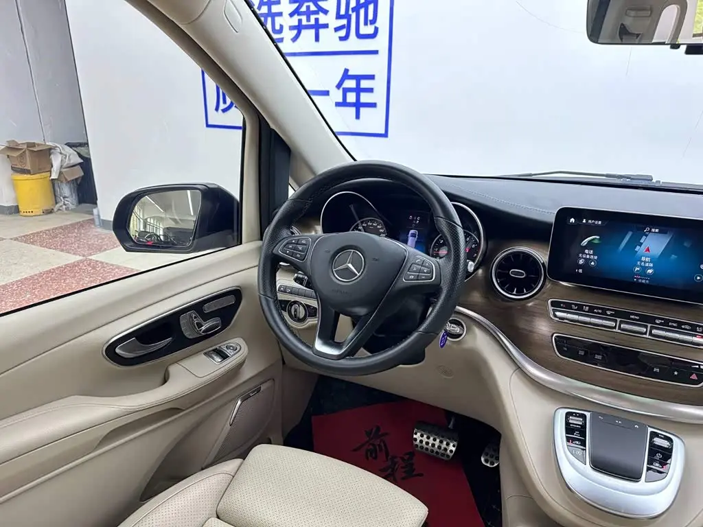 Mercedes-Benz V-Class 2023 — Фото 15/20