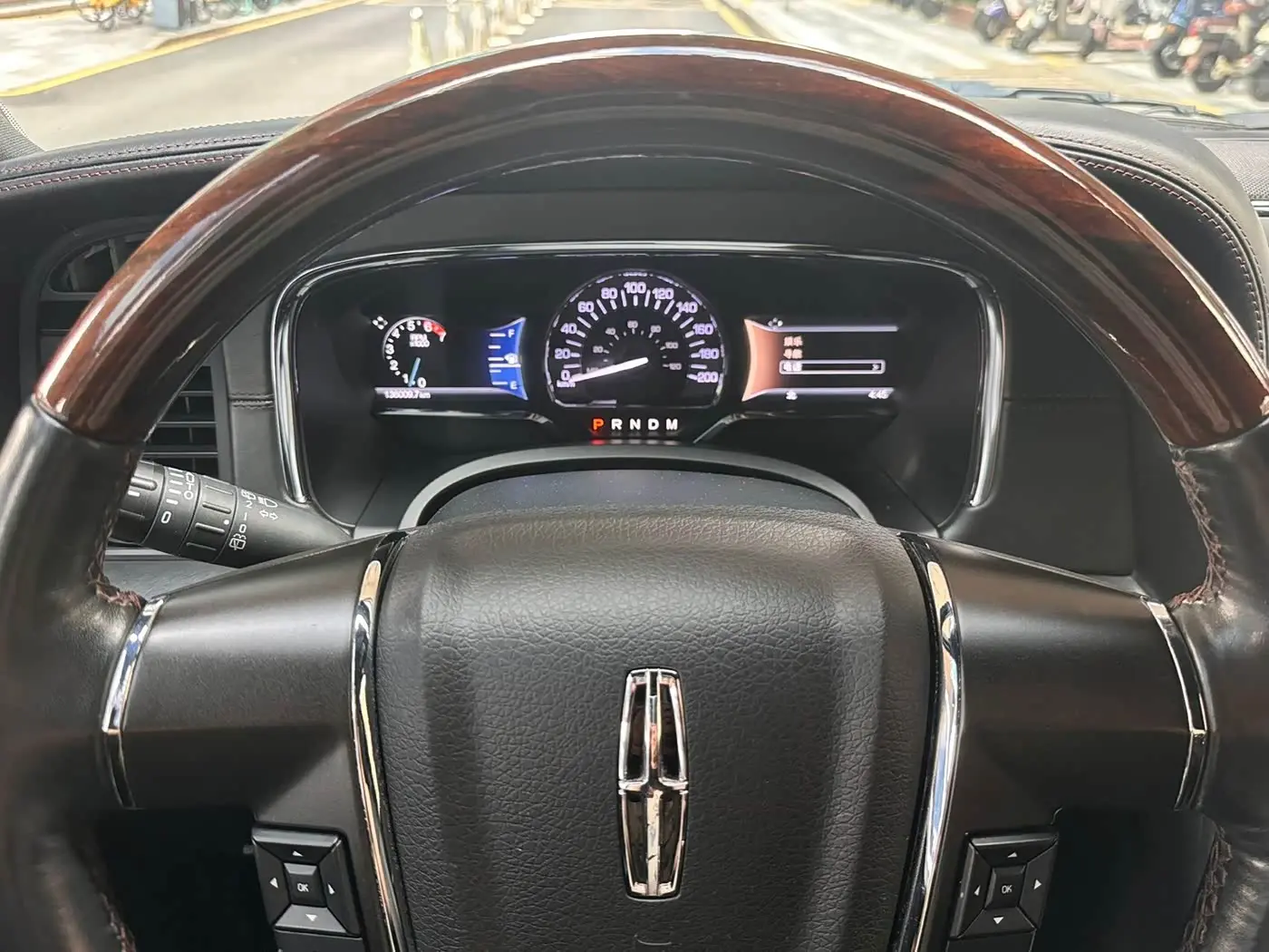 Lincoln Navigator 2018 — Photo 12/17