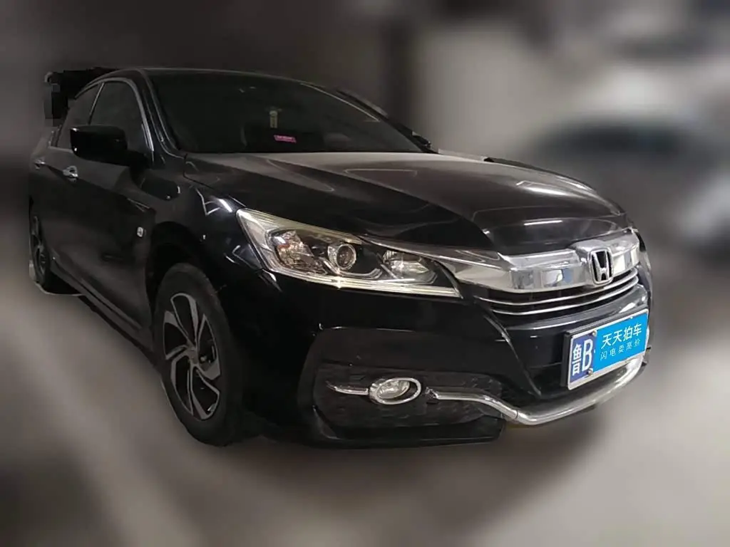 Honda Accord 2018 — Фото 3/15