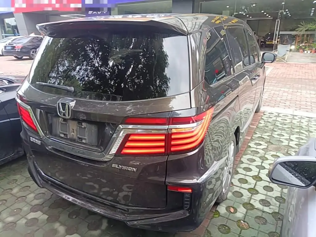 Honda Elysion 2017 — Photo 7/20