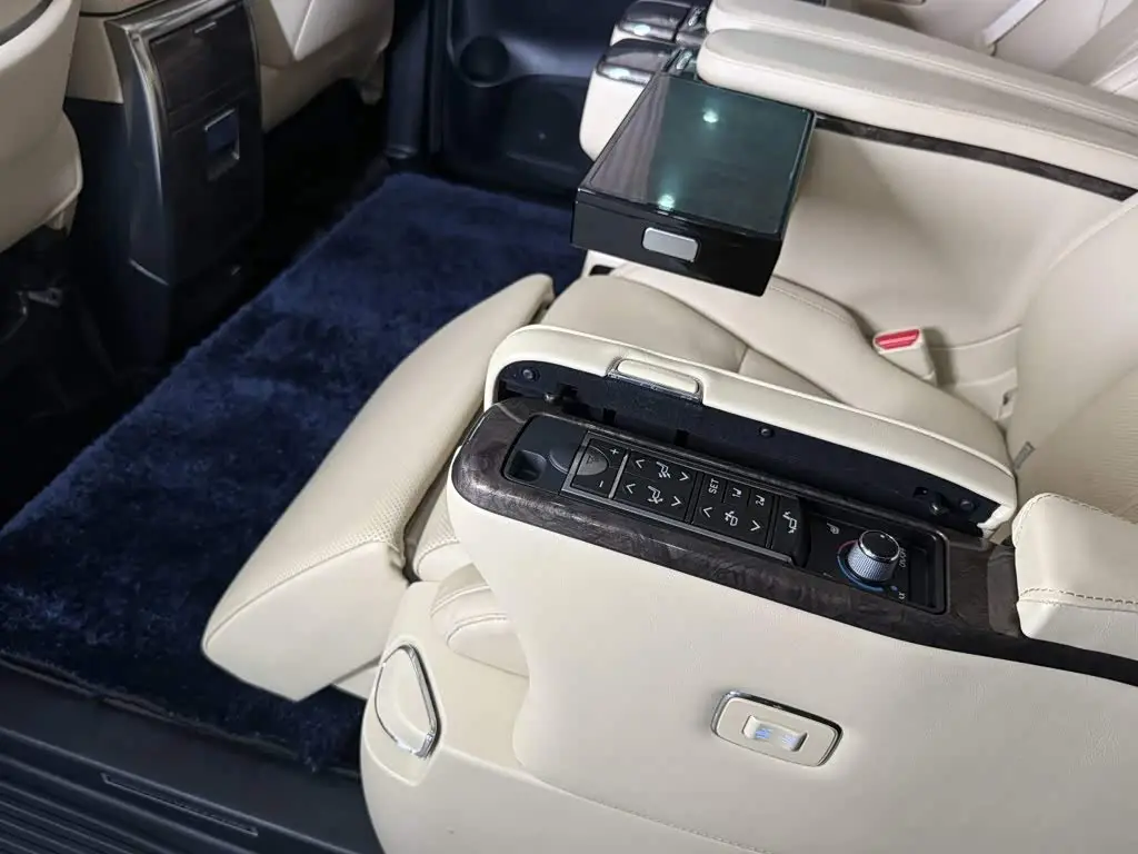 Toyota Vellfire 2021 — Photo 18/20