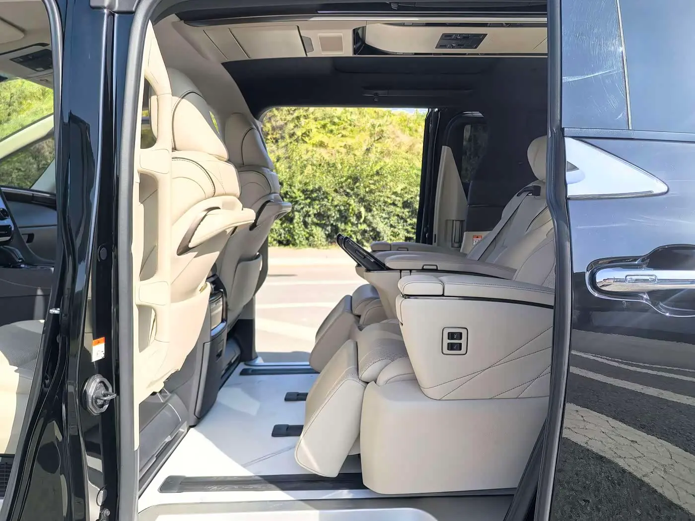 Toyota Alphard 2023 — Фото 15/20