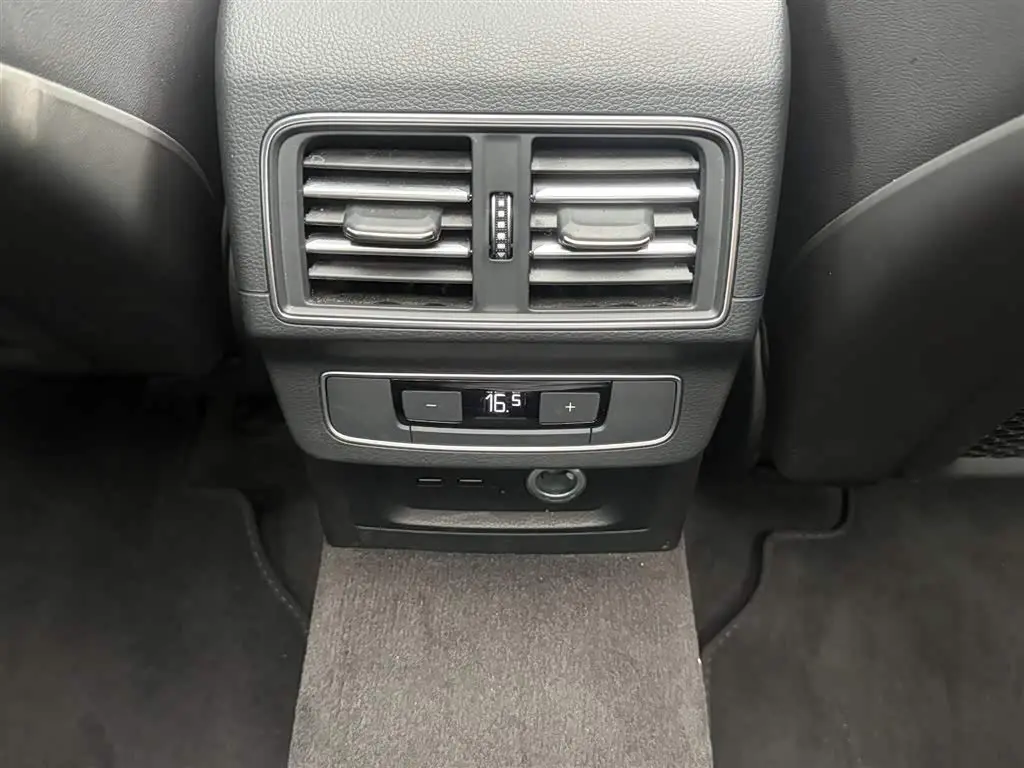Audi Q5L Sportback 2024 — Photo 12/20