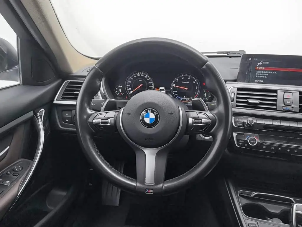 BMW 3 Series 2019 — Фото 11/20