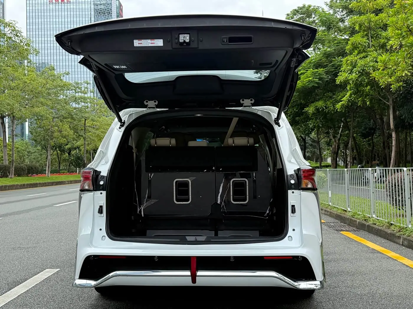Toyota Sienna 2023 — Photo 19/20