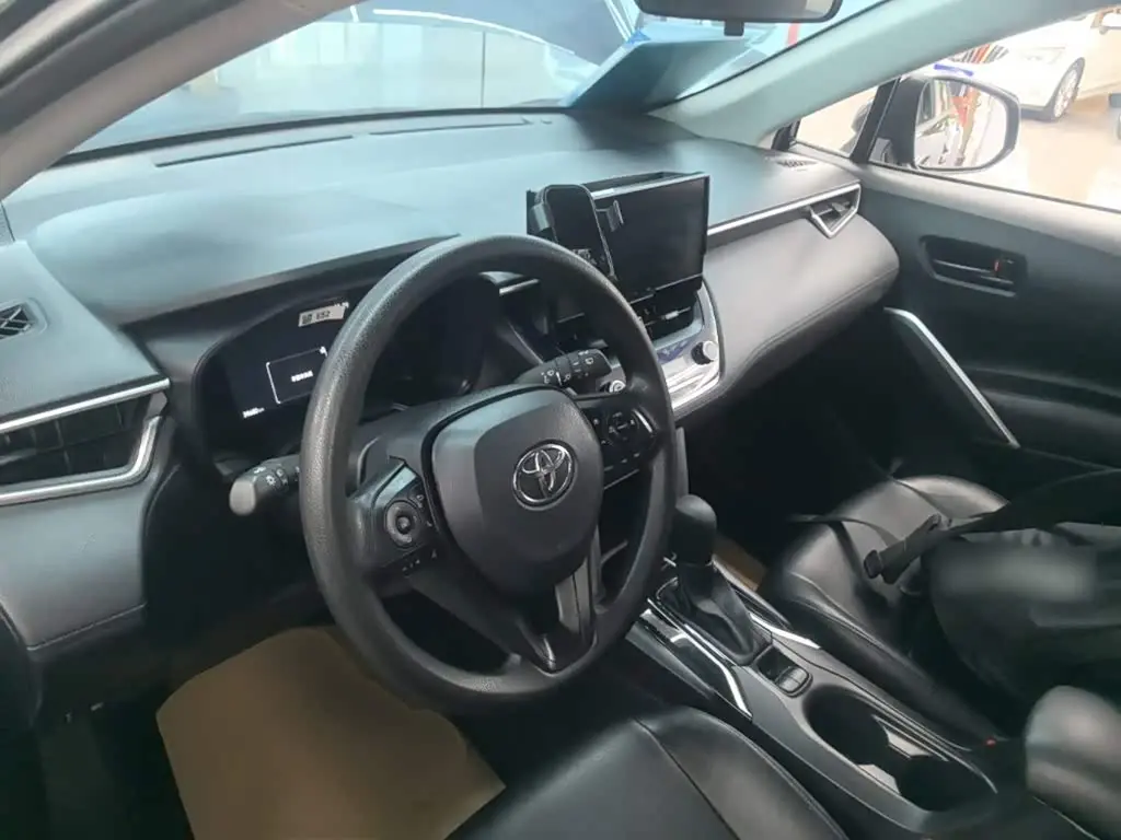Toyota Corolla Cross 2024 — Şəkil 10/20