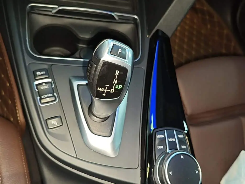 BMW 3 Series 2019 — Фото 14/20