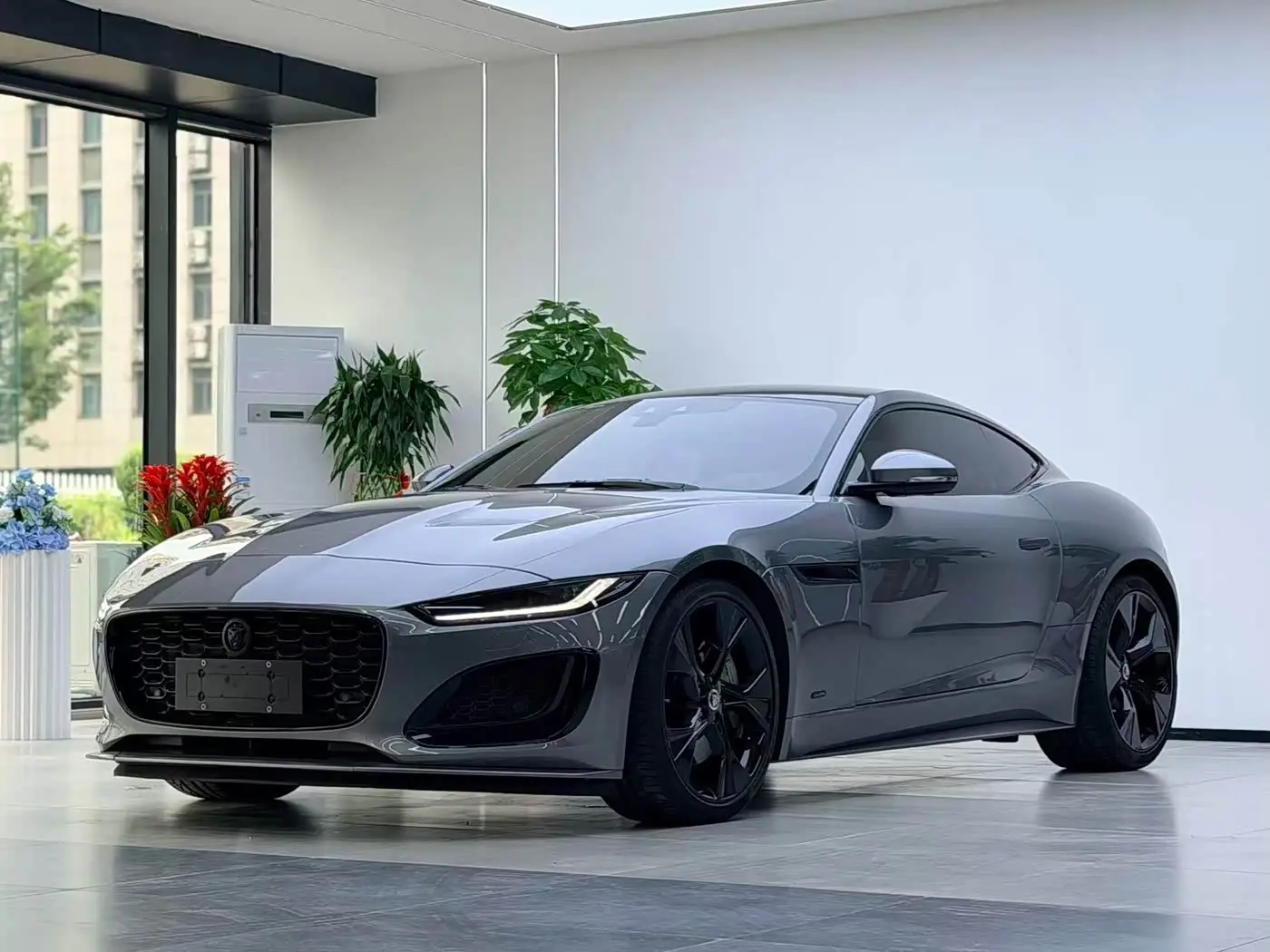 Jaguar F-TYPE 2024 — Photo 1/18