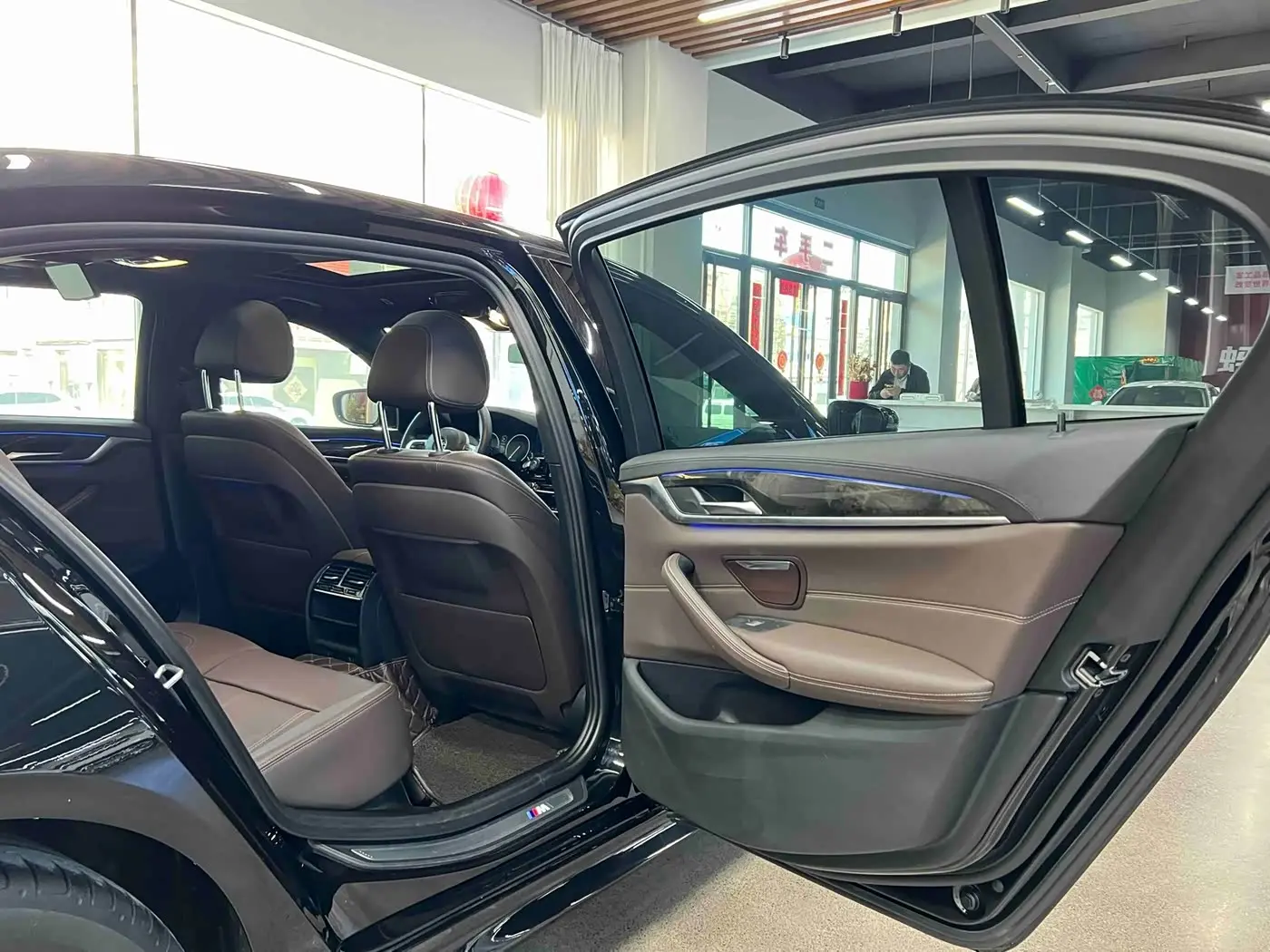 BMW 5 Series 2019 — Фото 10/18