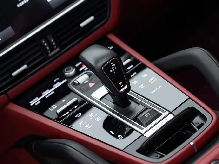 Porsche Cayenne New Energy 2023 — Фото 16/20