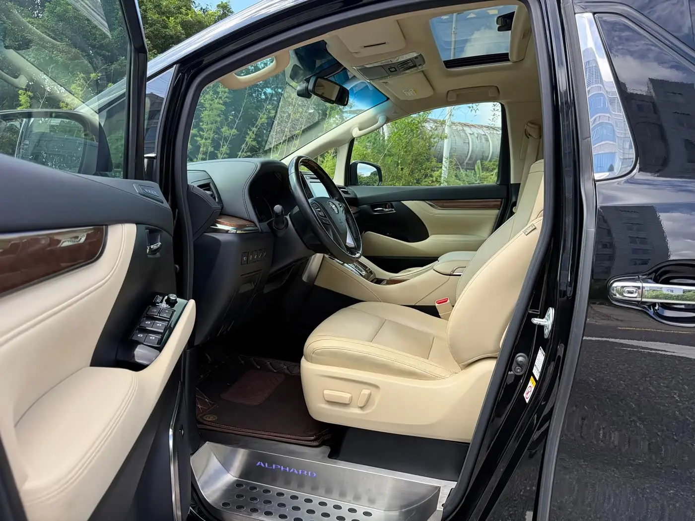 Toyota Alphard 2017 — Photo 4/12