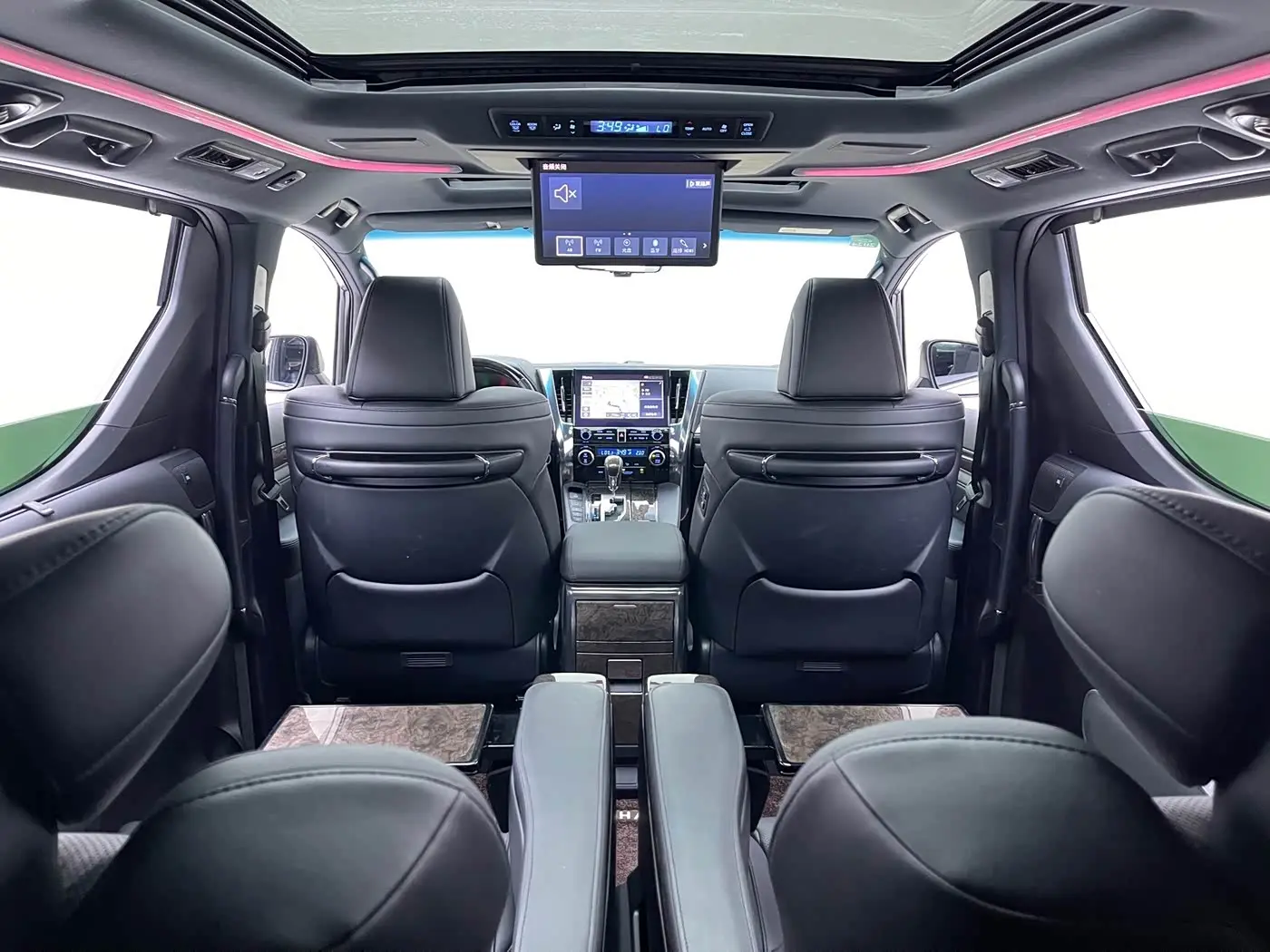 Toyota Alphard 2022 — Photo 8/12