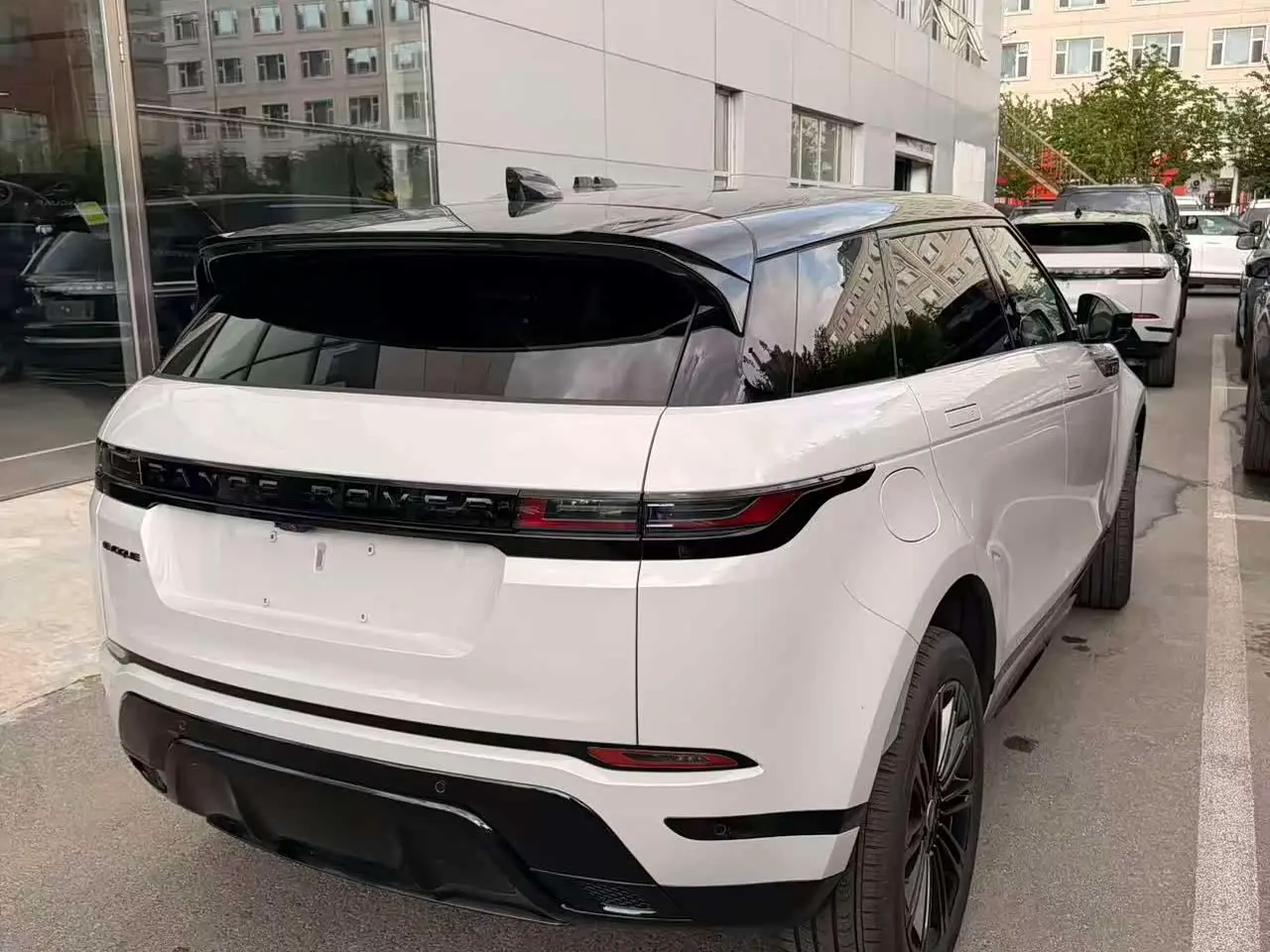 Land Rover Range Rover Evoque 2026 — Фото 2/6